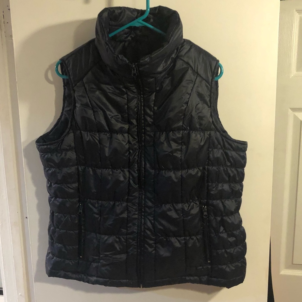 NY&Co navy puffer vest